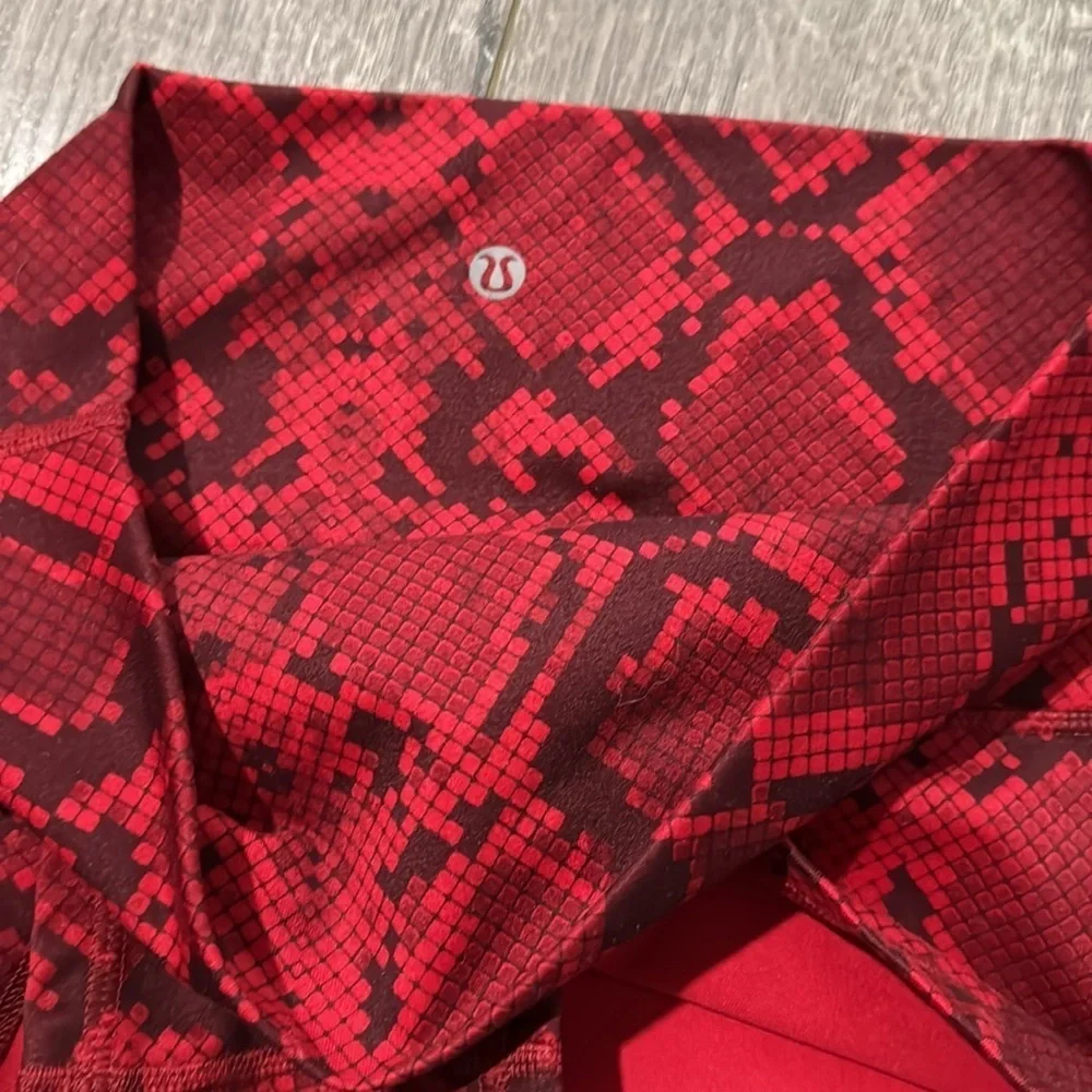 LULULEMON Boogie Short Roll Down Ziggy Snake Red Tide Cranberry 6